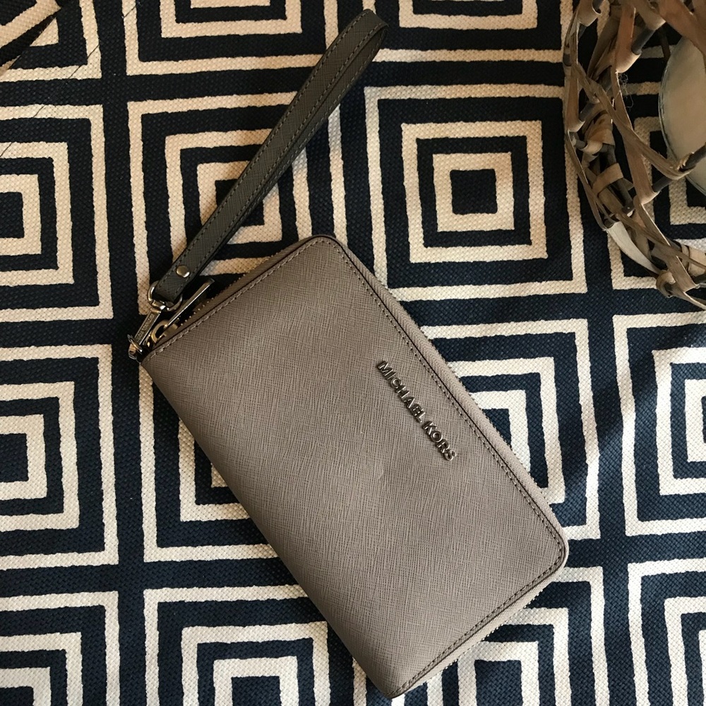 Michael Kors wristlet
